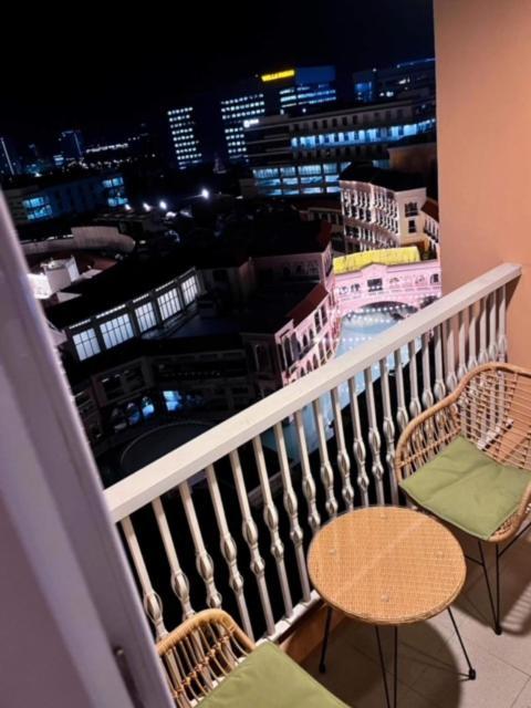 Luxury Bgc Condo In Taguig, Mckinley - Covered Parking And Wifi Free Exterior foto
